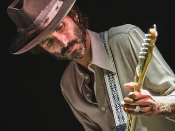 Leiva desvela el nombre de las muchas mujeres que le acompañan en su nuevo disco, ‘Cuando te muerdes el labio’ ©copyright los40.com