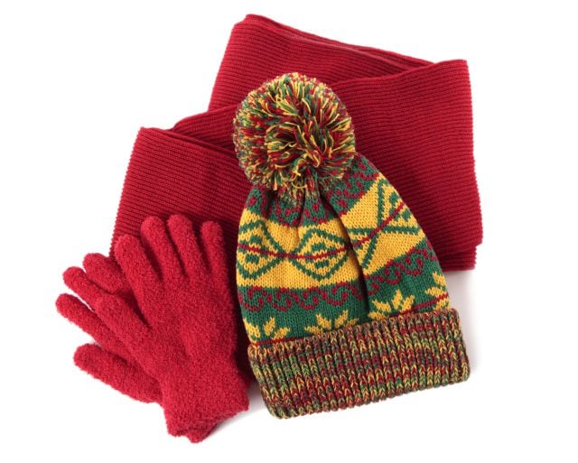 Conjunto de guantes, gorro y bufanda.