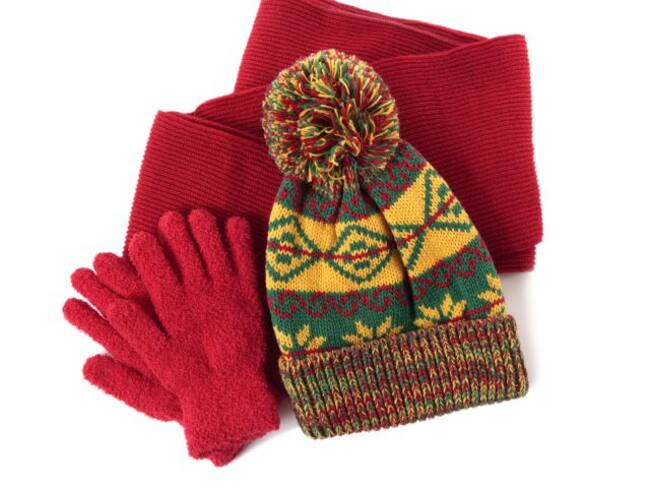 Conjunto de guantes, gorro y bufanda.