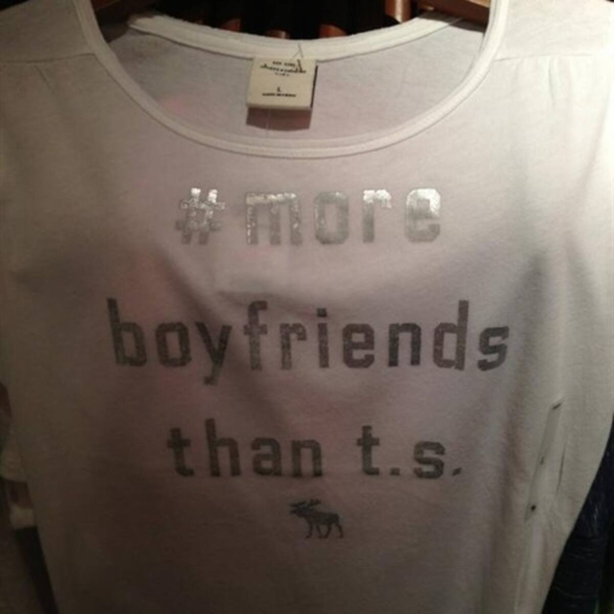 Abercrombie obligada a retirar camiseta alusiva a Taylor Swift
