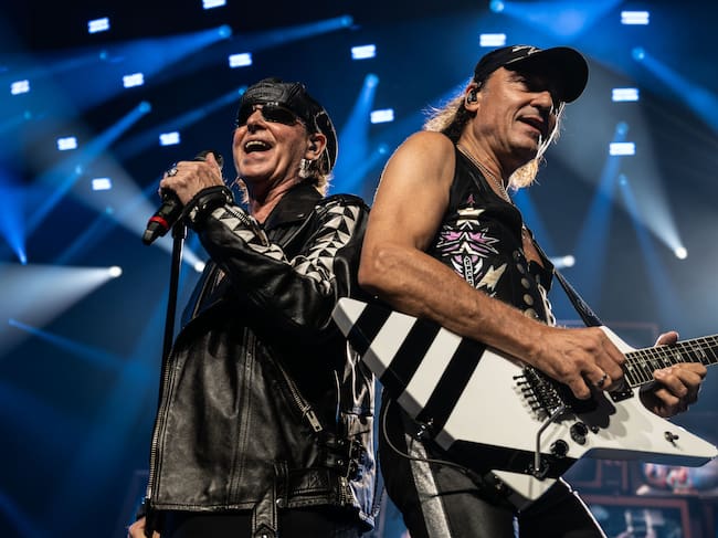 El vocalista Klaus Meine y el guitarrista Matthias Jabs durante un concierto de Scorpions en Alemania el 14 de mayo de 2023.