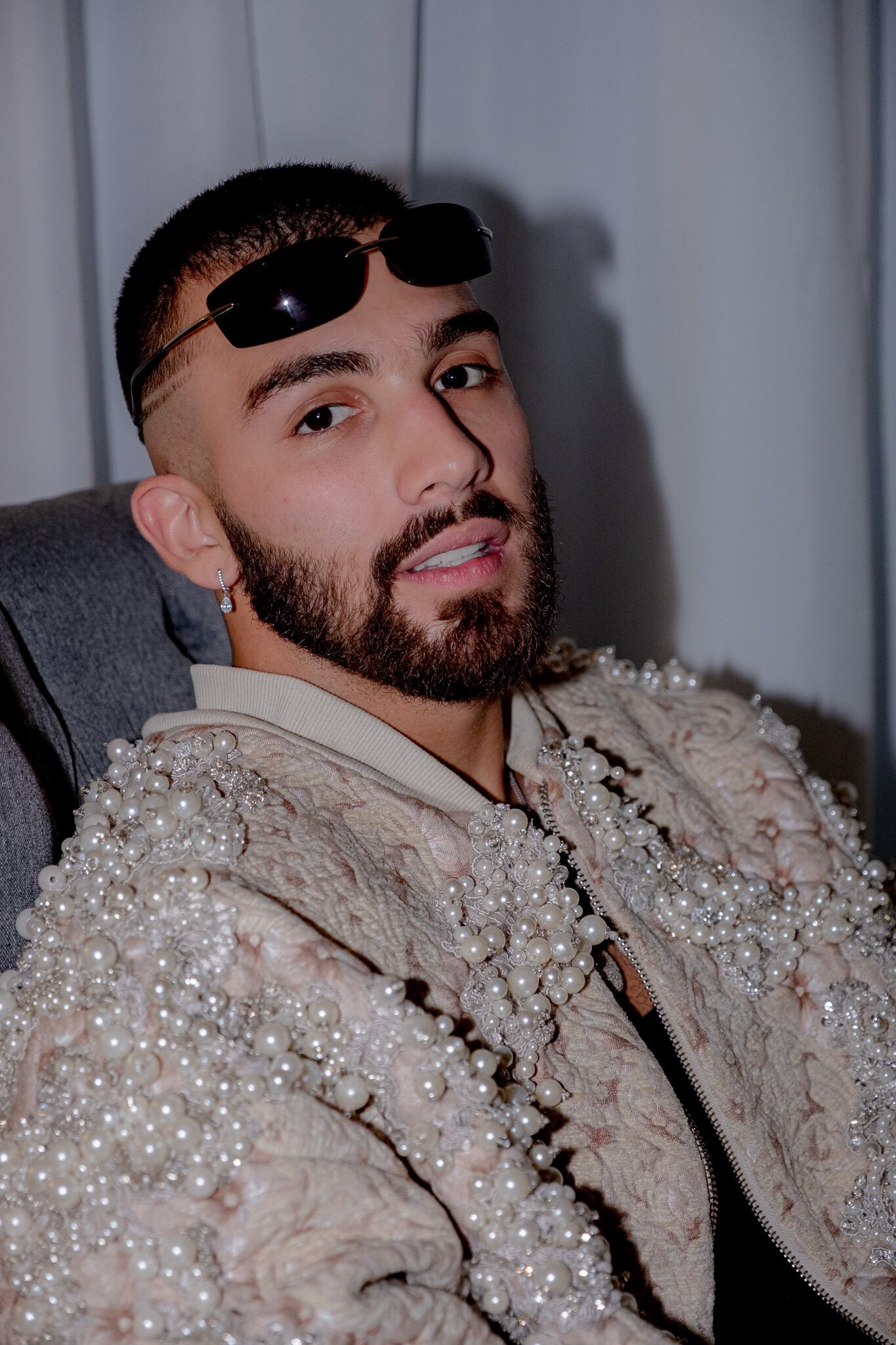 Además, también recibió las certificaciones de: Stream doble Diamante por haber superado los 100 millones de reproducciones de su single 'La Bachata' en Chile y Stream Platino al sencillo 'Merengue'.