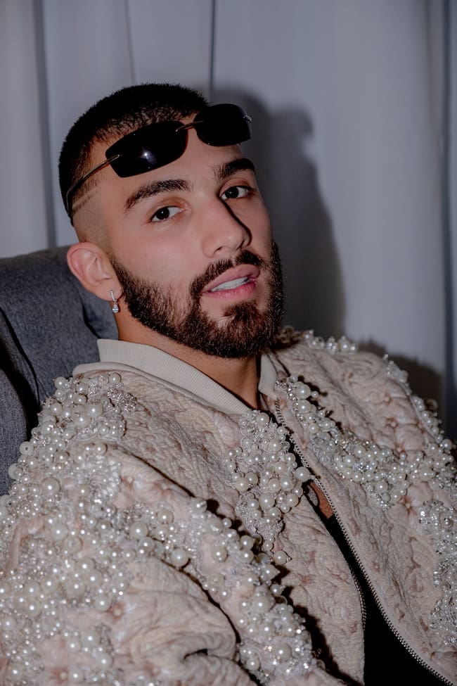 Además, también recibió las certificaciones de: Stream doble Diamante por haber superado los 100 millones de reproducciones de su single 'La Bachata' en Chile y Stream Platino al sencillo 'Merengue'.