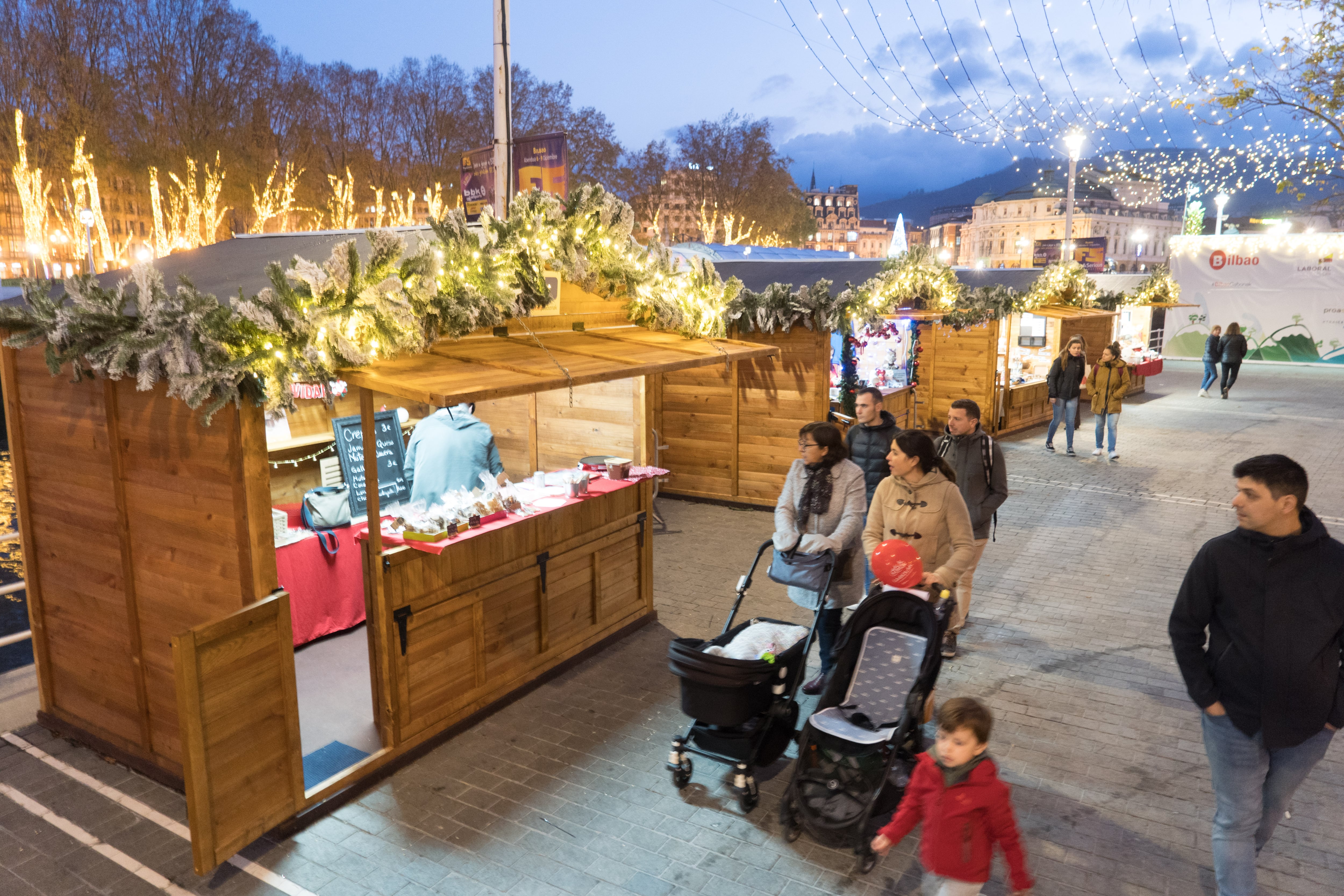 Mercado de Navidad en el Muelle de Ripa.