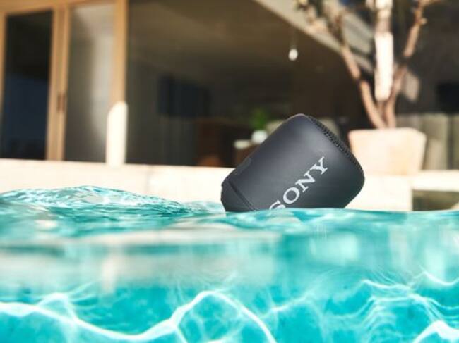 Altavoz portátil Extra Bass de Sony con Bluetooth.