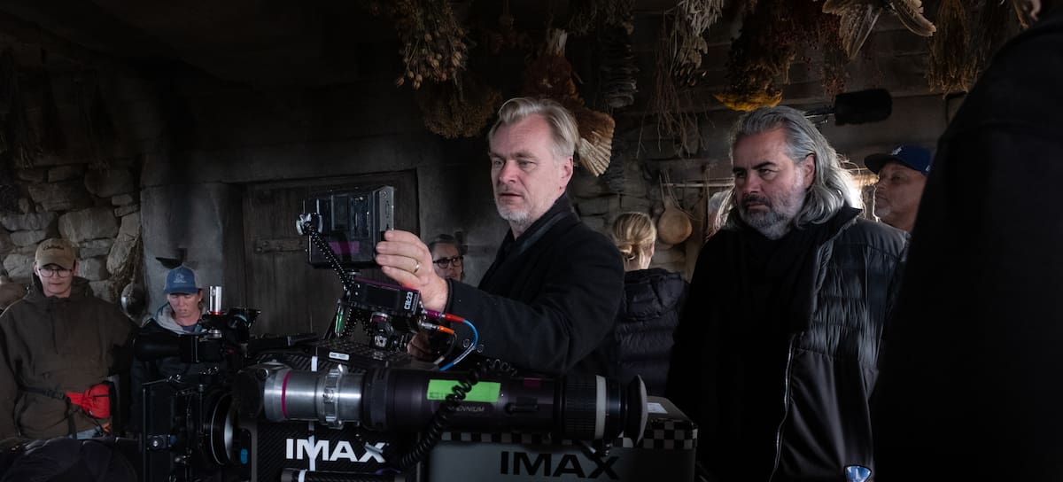 Christopher Nolan con el director de fotografía Hoyte van Hoytema en el set de rodaje de 'La Odisea'. / Universal Pictures