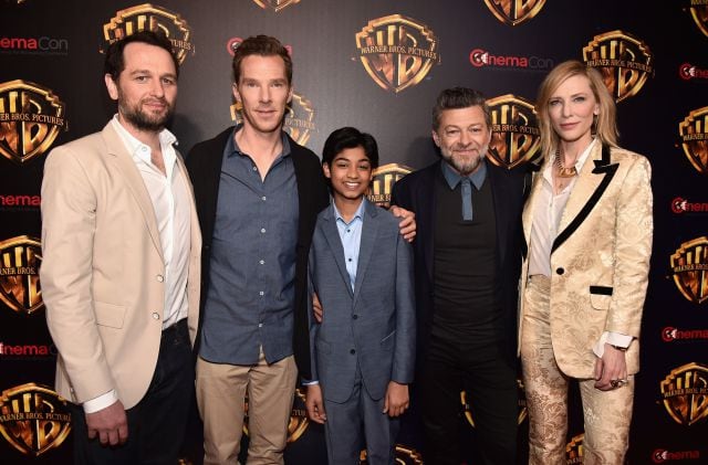 Parte del elenco de Mowgli y el propio Andy Serkis en la última CinemaCon de Las Vegas / Getty