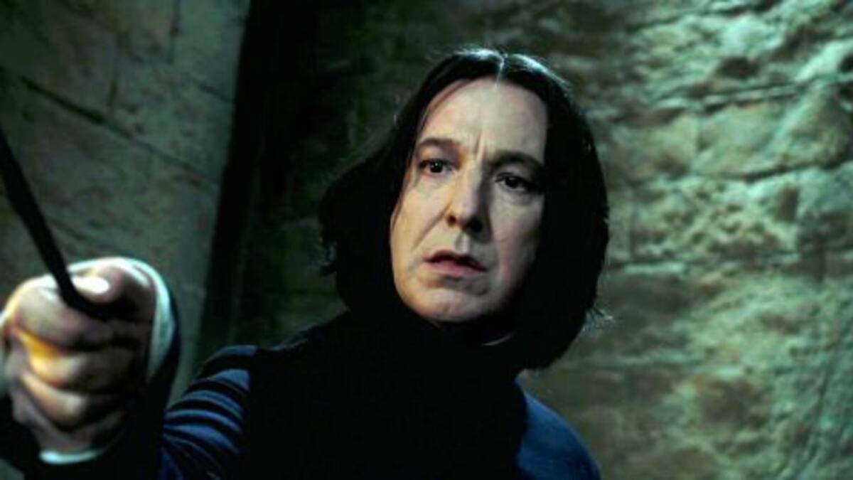 Howgarts alza su varita para darle el último adiós a Severus Snape