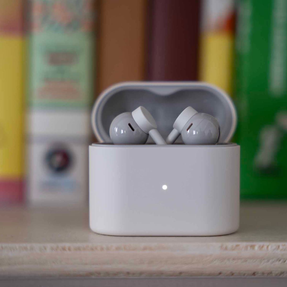 El audio portátil está cambiando. Los Buds Clip Pro de CMF by Nothing son la prueba perfecta de que aislarse del entorno ya no es la única forma de escuchar música.