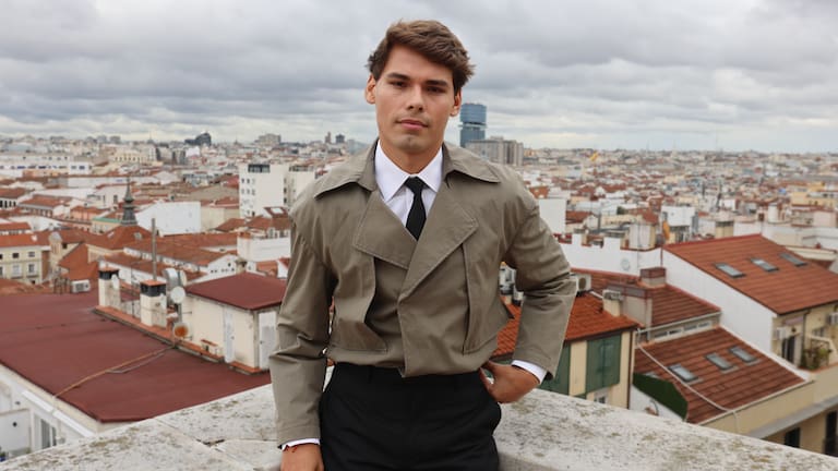 El cantante peruano ha visitado los estudios de LOS40 en Gran Vía para responder a nuestro 40 Cosas.