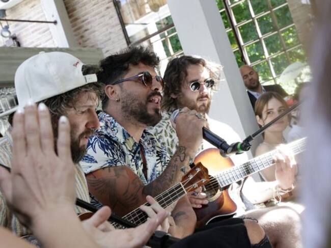 Bombai, el grupo que puso la nota musical a la charla