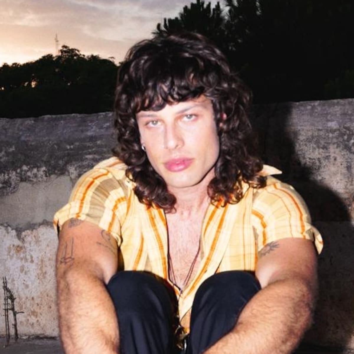 Leo Rizzi cambia la introspección por el baile en ‘Samba’, la canción secreta de su último disco