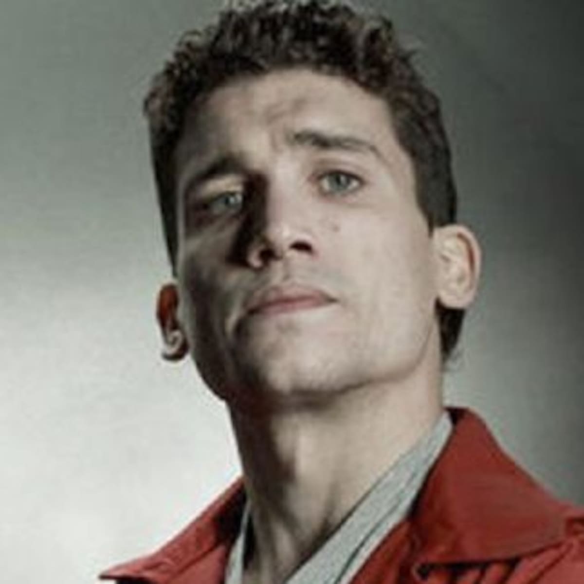 Un actor de “La Casa de Papel” comenzó a seguir a una famosa argentina