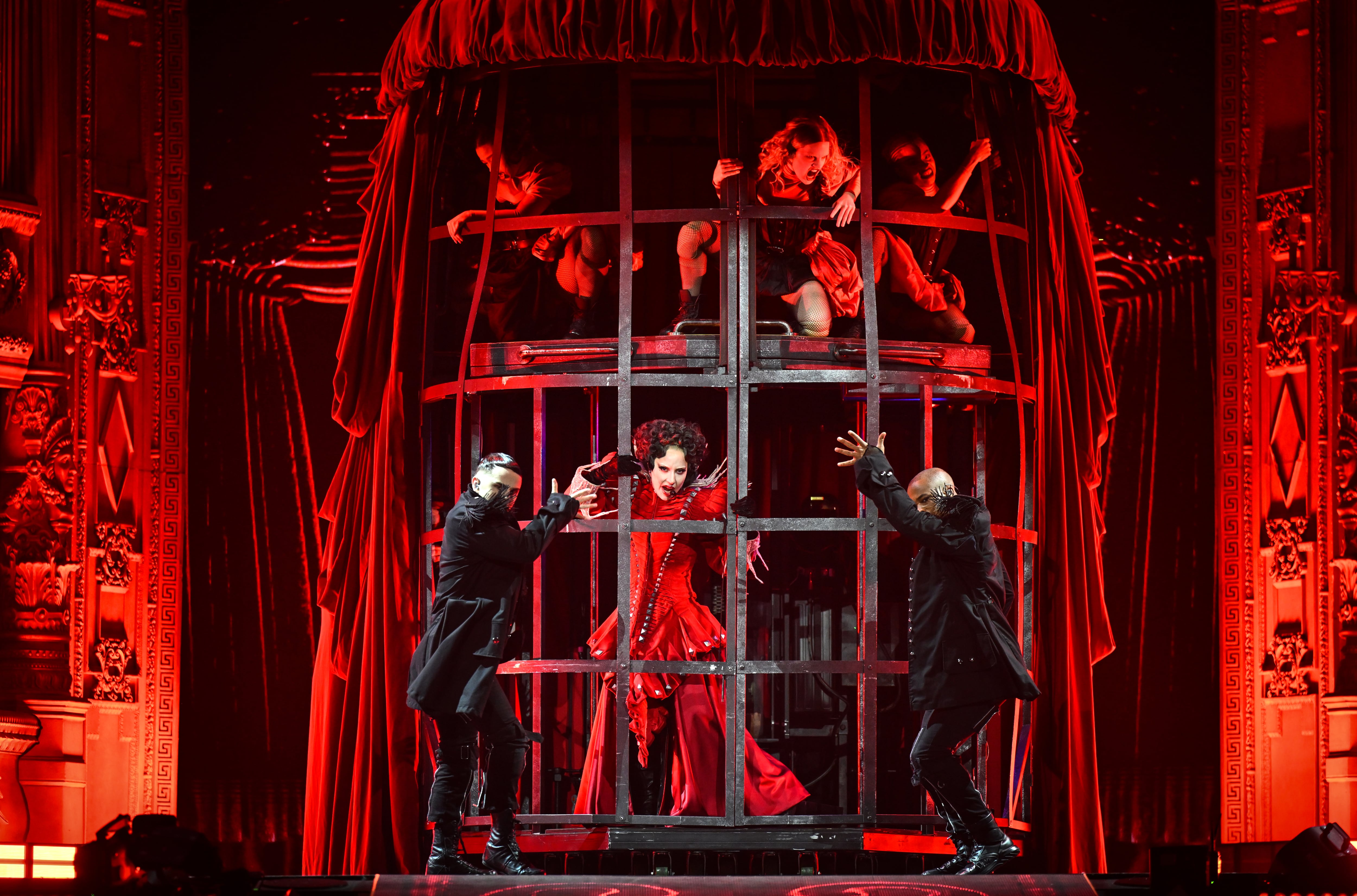 Lady Gaga cantando &#039;Abracadabra&#039; en el MAYHEM Ball Tour. / Samir Hussein/Getty