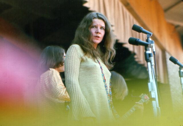 Janis Joplin cantando en directo en uno de sus conciertos en su gira por California.