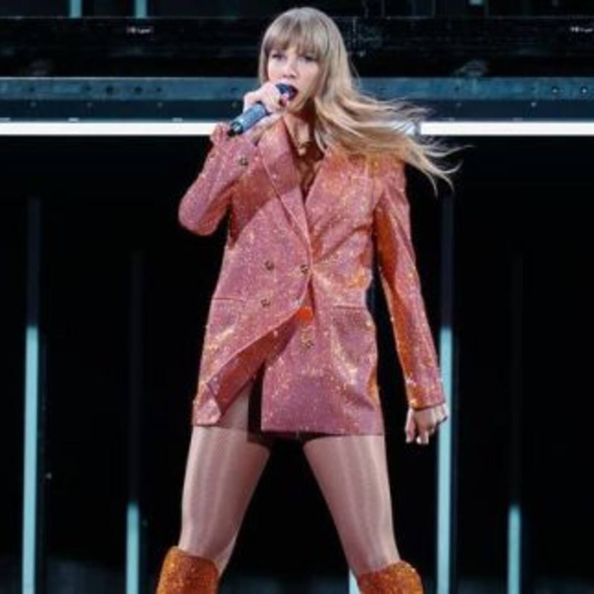 Taylor Swift comenzó a lucir el color naranja en "The Eras Tour" ¿Qué trama la artista?