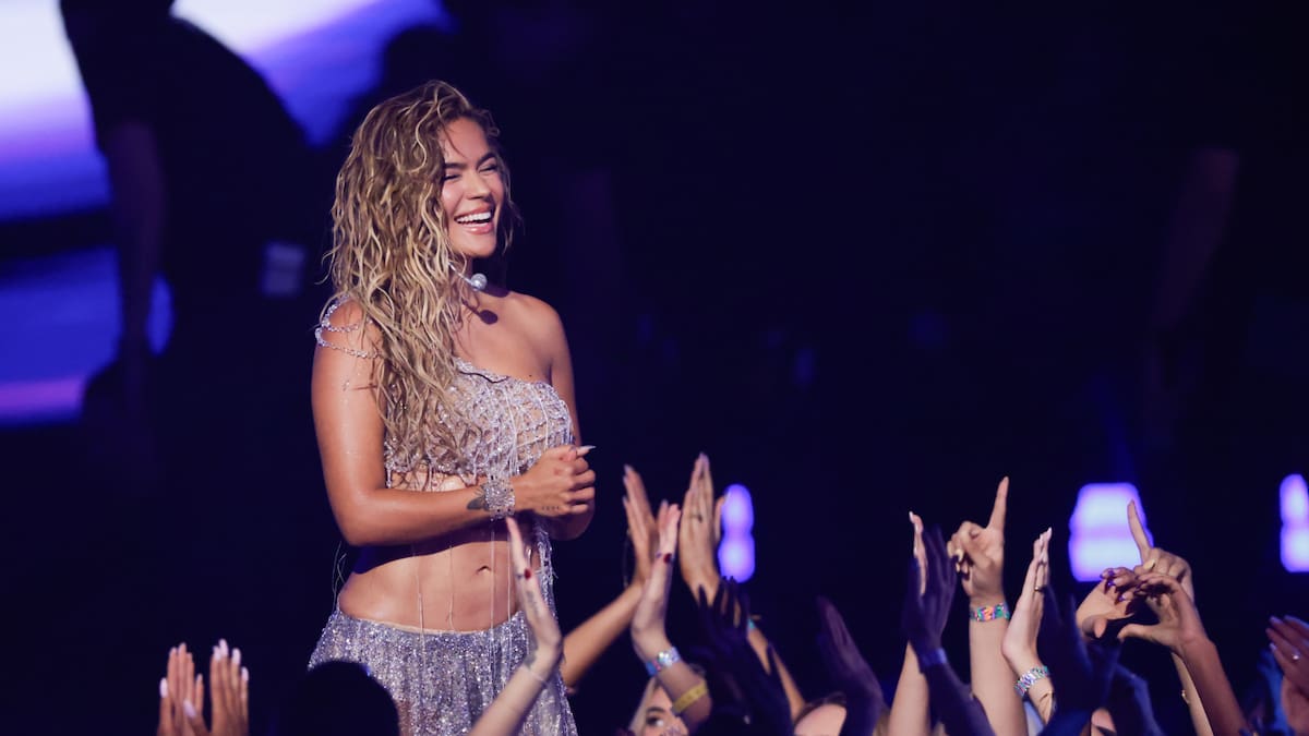 Karol G y Bruno Mars graban en directo el videoclip de ‘Still’