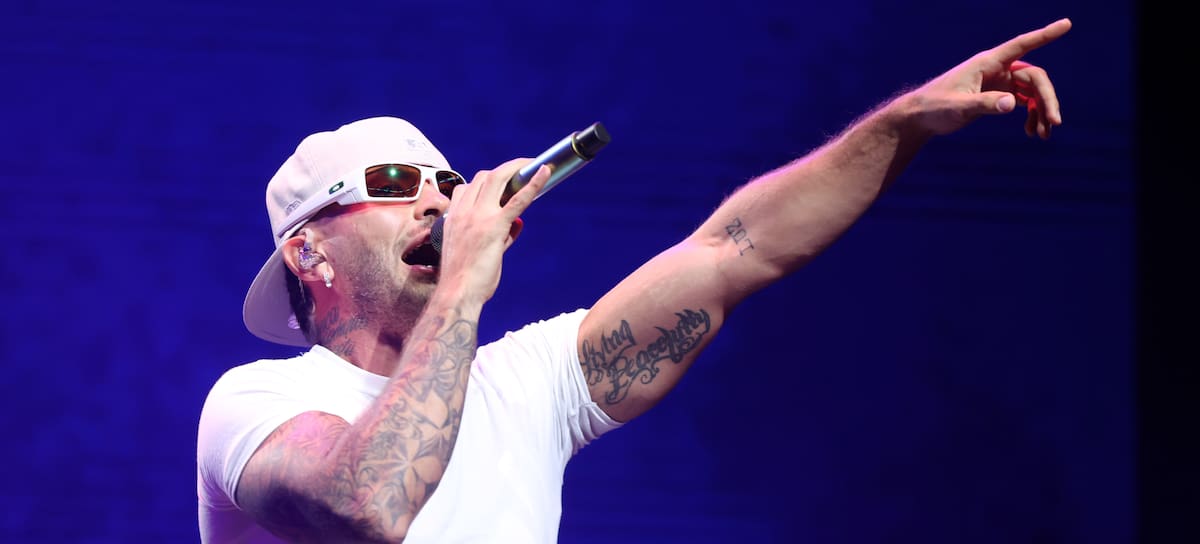 Feid en el concierto benéfico de ayuda por los terremotos de Venezuela y Colombia, 'Unidos por los Nuestros'.