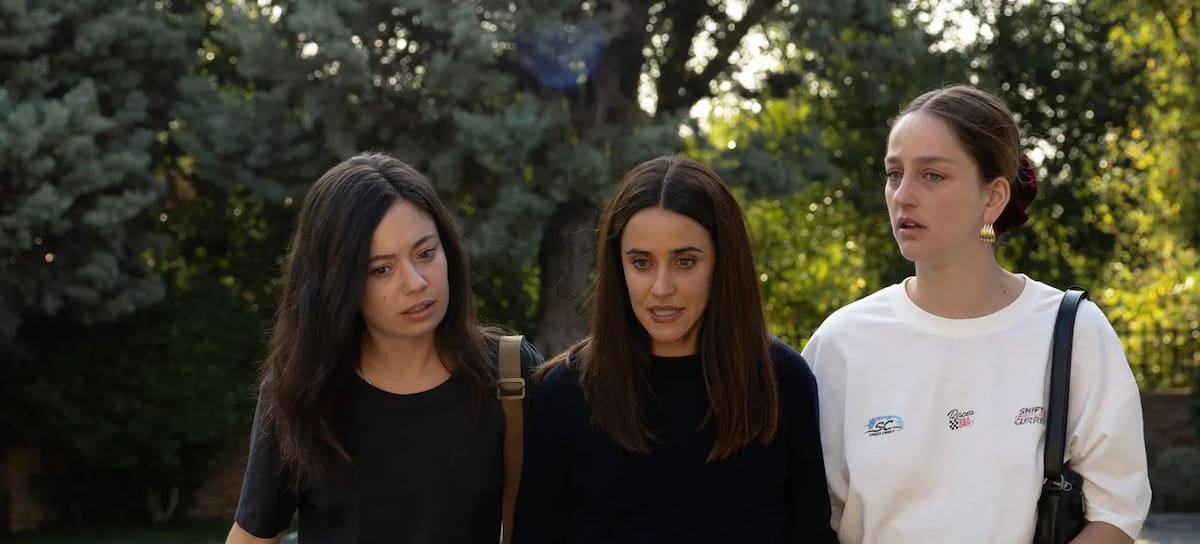 Anna Castillo, Macarena García y Laura Weissmahr en 'Se tiene que morir mucha gente'