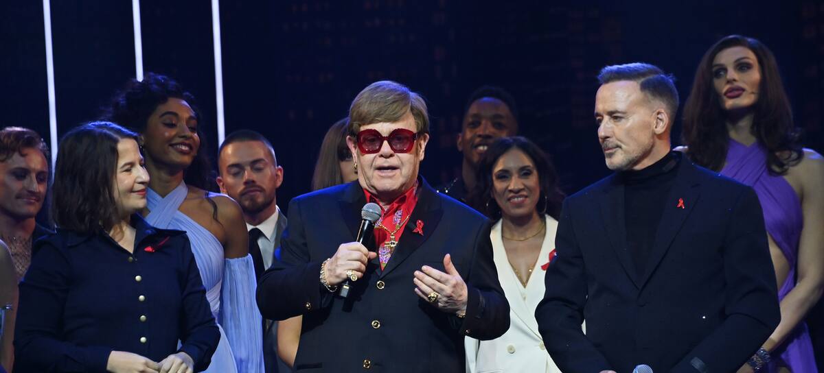 Elton John en el escenario de "The Devil Wears Prada Musical"