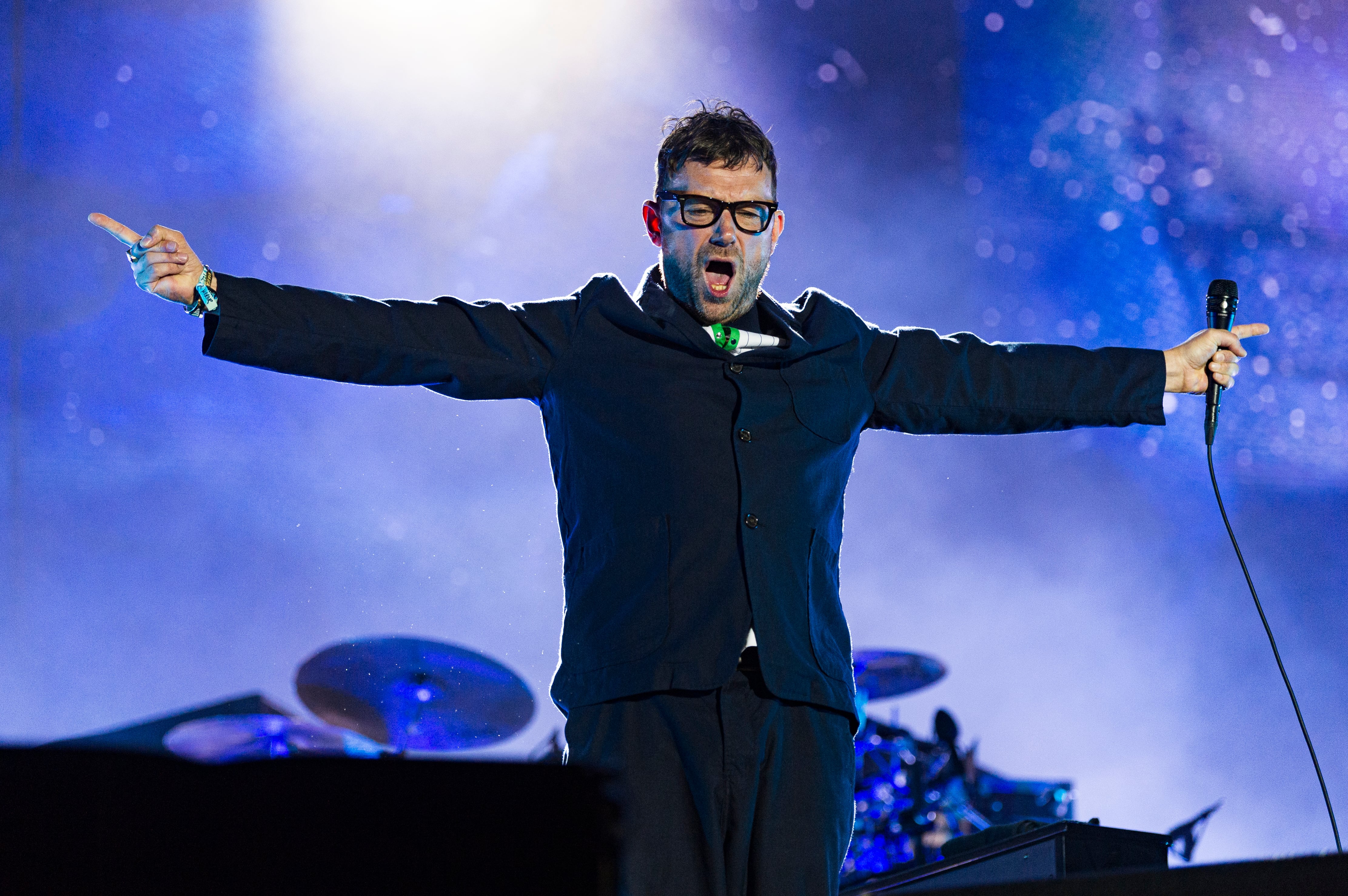 Damon Albarn, líder y vocalista de Blur, durante la actuación del grupo en el Primavera Sound Barcelona 2023.