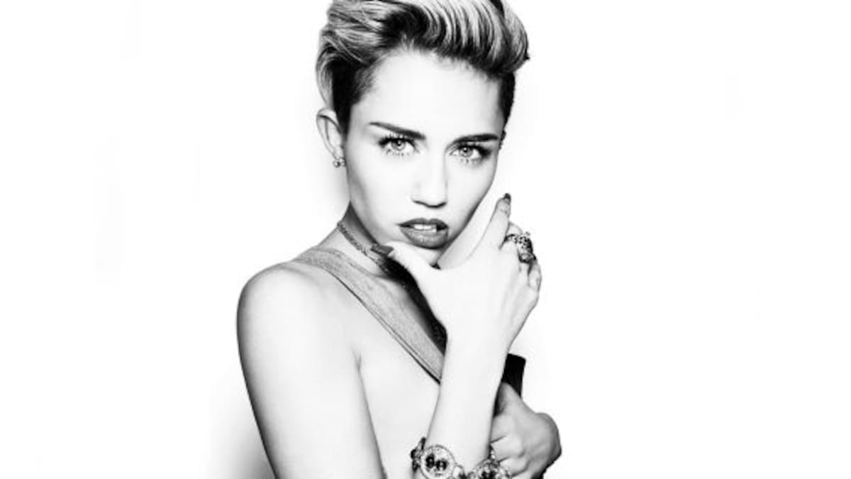 Miley hot y muy bien acompañada