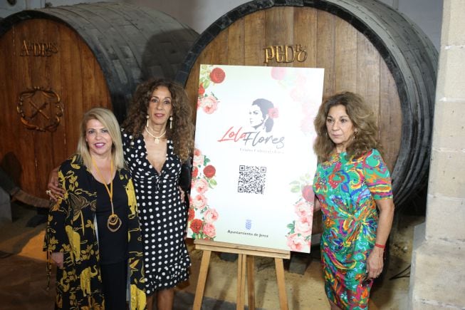 Lolita y Rosario Flores con la alcaldesa de Jerez, Mamen Sánchez, en la inauguración del Centro Cultural Lola Flores.