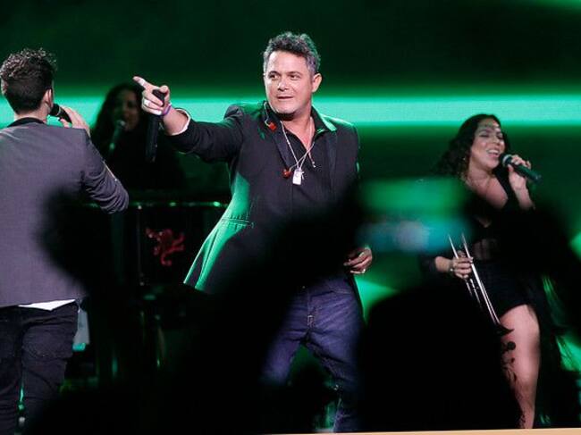 Alejandro Sanz, actuando en el festival Vina del Mar de Chile en 2016.