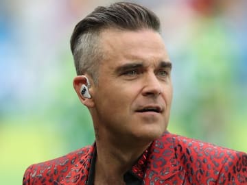 Robbie Williams dice adiós a su pelazo rapándose al cero