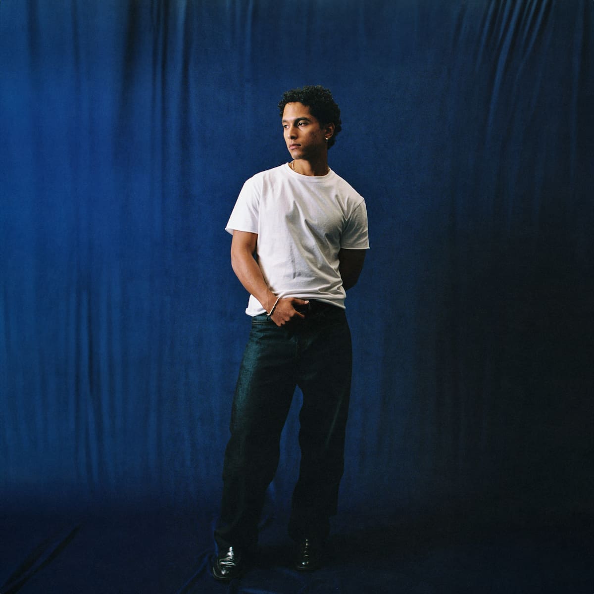 Gus abre un abanico de posibilidades con su nuevo EP, ‘Quizás incluso mañana’