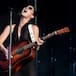 La sorpresa de Gracie Abrams en el primer día de Lollapalooza Chicago 2025: Robyn en el escenario para cantar ‘Dancing On My Own’