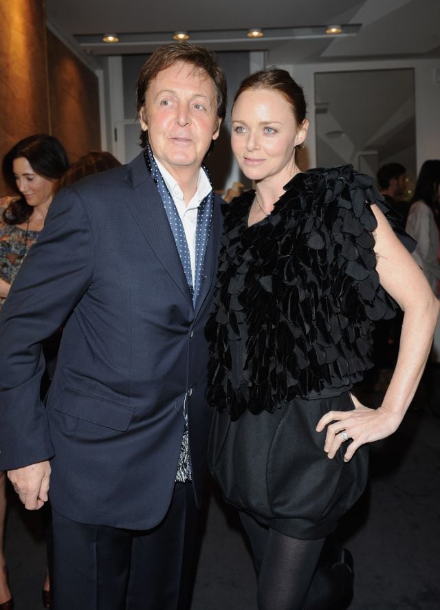 Paul McCartney y su hija Stella McCartney, en 2009.