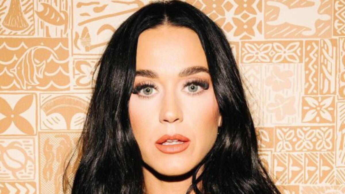 Katy Perry sufrió un percance con una blusa