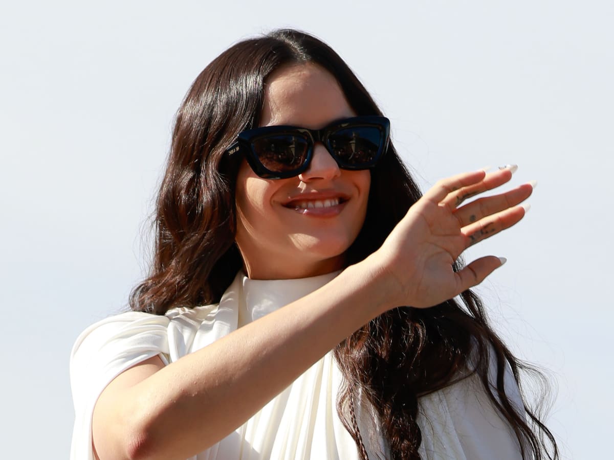 Macroconcierto gratis de... ¿Rosalía? en Sevilla: a qué hora y dónde ver 'La Jarana en el Guadalquivir' de Netflix