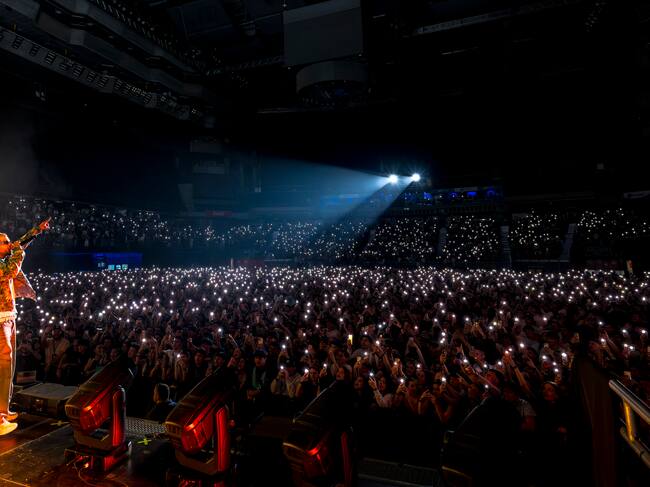 Con el cartel colgado de 'entradas agotadas', el público de ambos recintos se rindió en todo momento ante el cantante.
