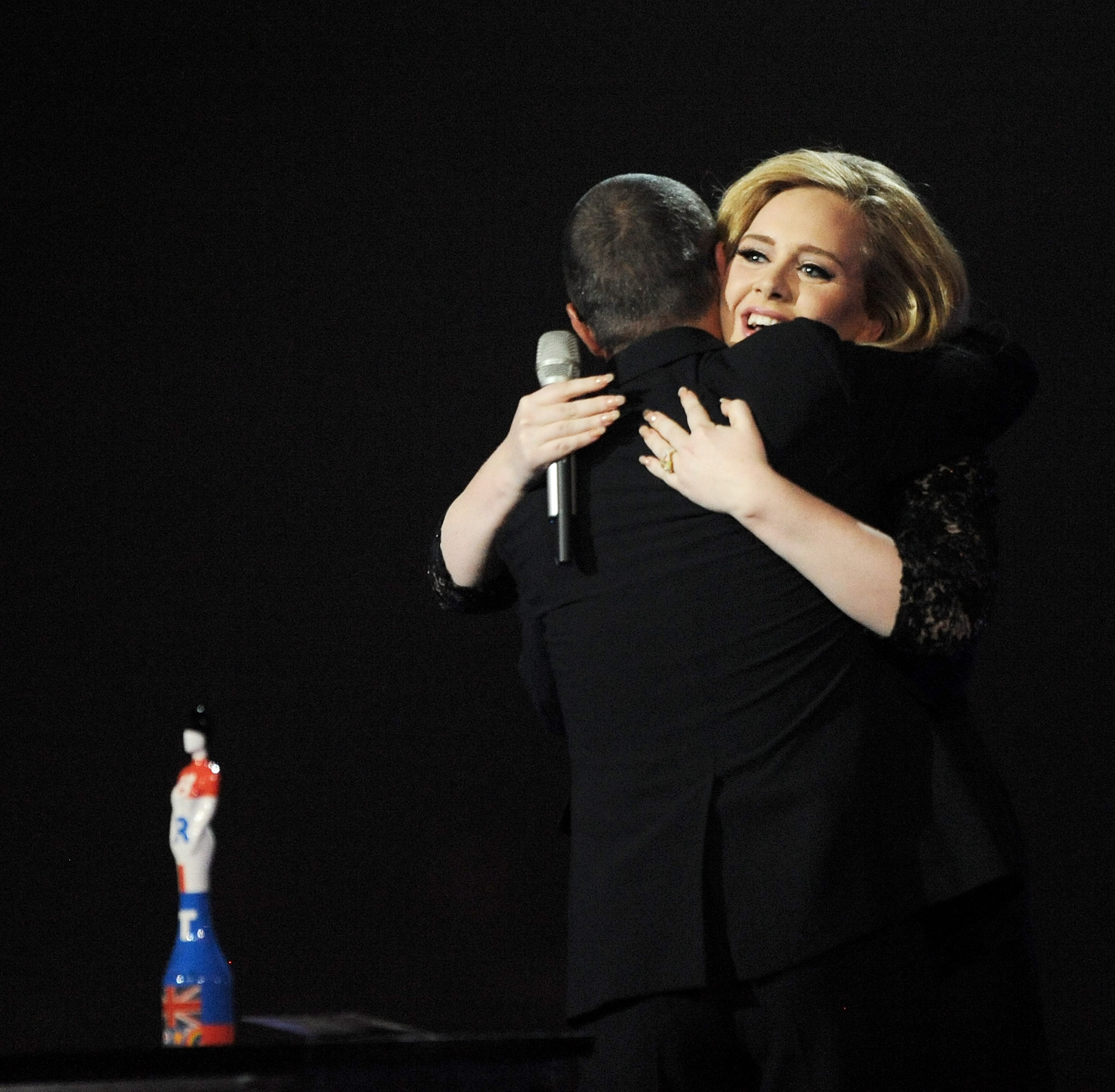 Adele y George Michael en los BRIT 2012