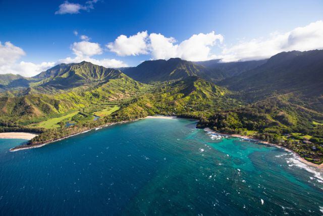 Descubren debajo de las aguas de Hawaii un camino amarillo