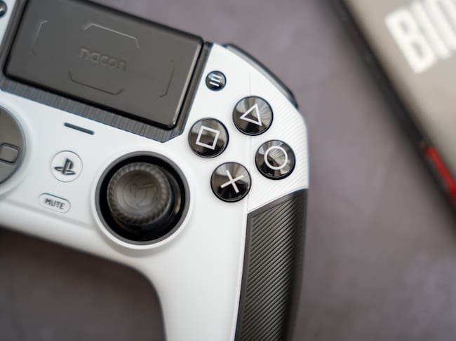 Nacon Revolution Pro 5