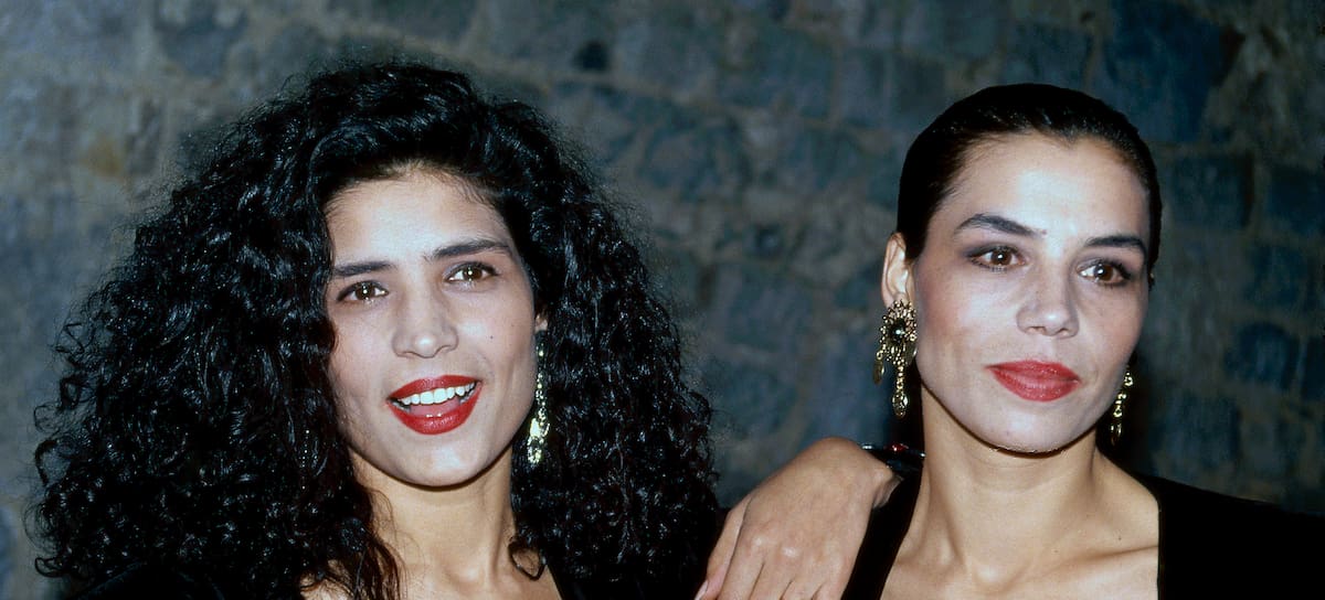 El grupo musical Azúcar Moreno, formado por las hermanas Encarna y Toni Salazar, Madrid, España, 1990. (Foto de Gianni Ferrari/Cover/Getty Images)
