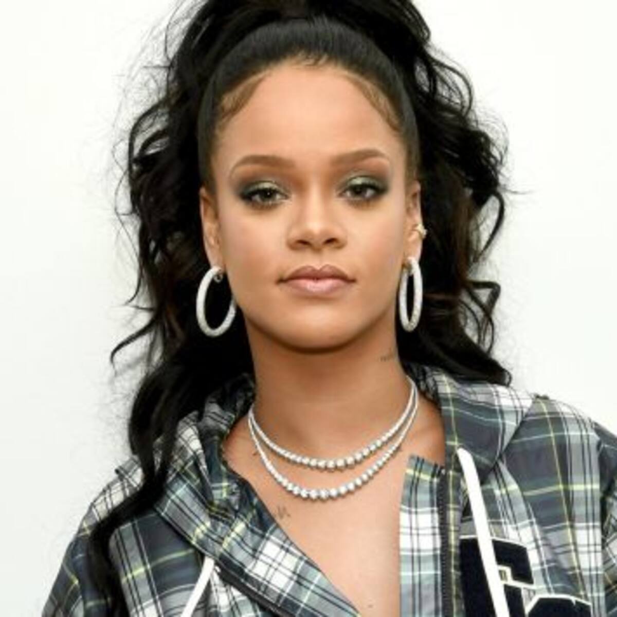 Rihanna muestra "accidentalmente" más de la cuenta en el estreno de Ocean's 8