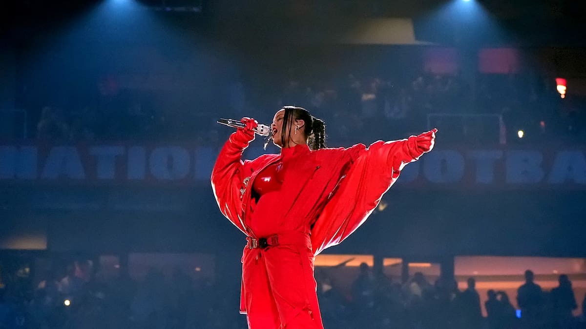Rihanna vuelve a los escenarios y desata la locura, pero no como esperábamos