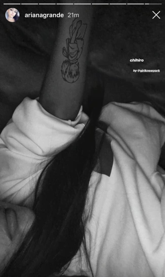 Ariana Grande mostró su nuevo tatuaje en Instagram