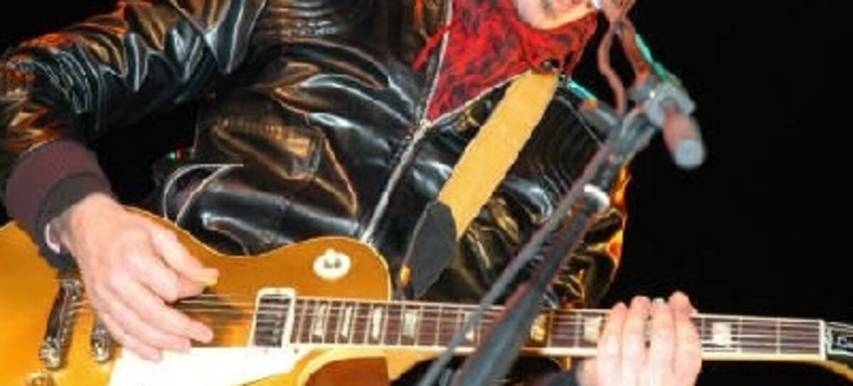 Emma sacó la guitarra