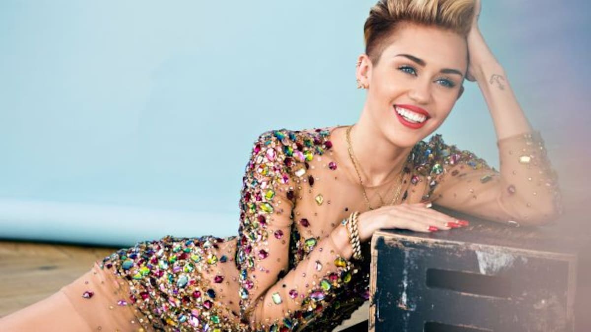 Miley se deja manosear por sus fans