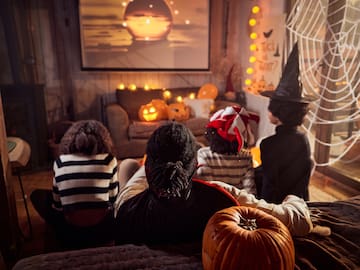 De 'E.T.' a 'Halloweentown' y 'La Familia Addams': Películas para niños para ver en Halloween 2025 en Netflix, HBO o Disney +