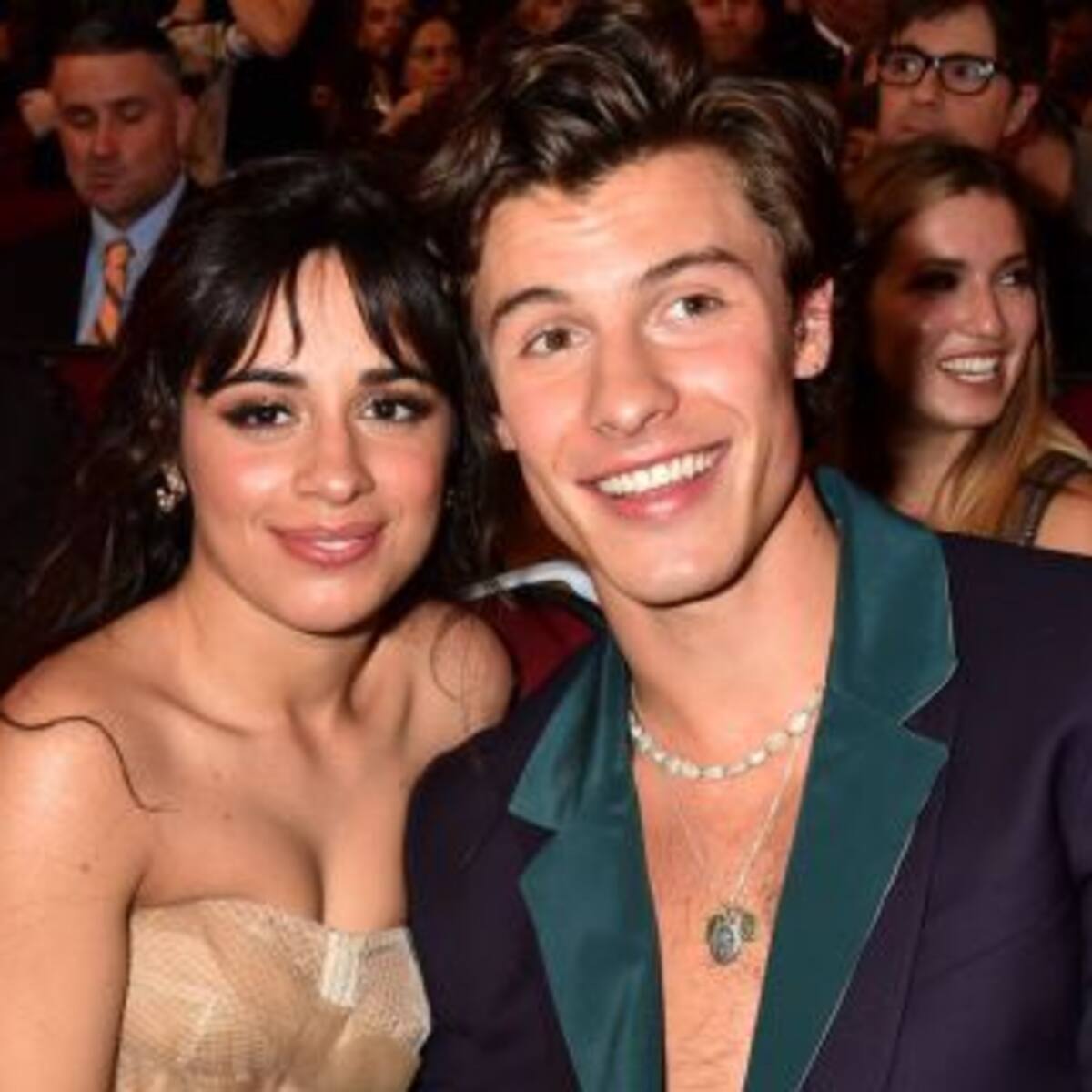 ¿Por qué Camila Cabello no besa en vivo a Shawn Mendes?