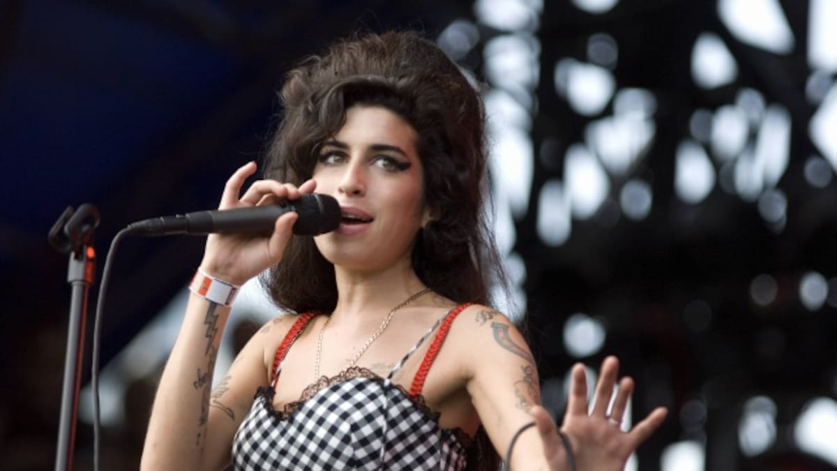 Amy Winehouse sigue sin poder descansar: su padre es condenado a pagar casi un millón de libras por sus pertenencias