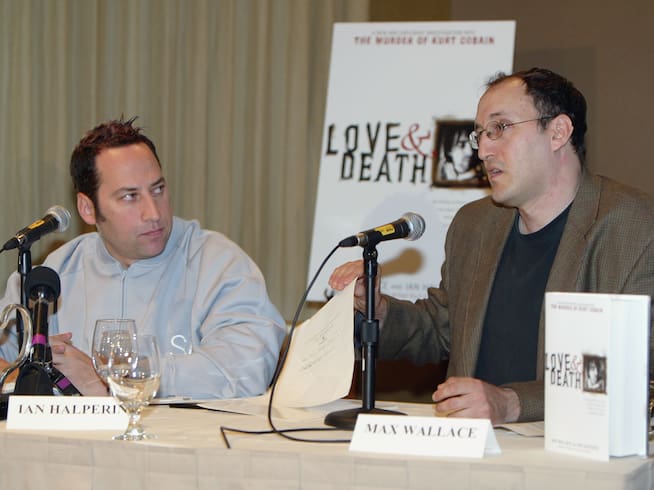 Los autores Ian Halperin y Max Wallace durante la presentación del libro &quot;Love And Death: The Murder Of Kurt Cobain&quot;