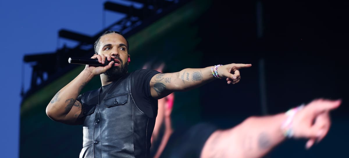 LONDRES, INGLATERRA - JULIO 12: (SOLO PARA USO EDITORIAL) Drake actúa en vivo durante el segundo día del Wireless Festival 2025 en Finsbury Park el 12 de julio de 2025 en Londres, Inglaterra. Drake encabezará el cartel durante las tres noches del Wireless Festival, una actuación sin precedentes. (Photo by Simone Joyner/Getty Images for ABA)