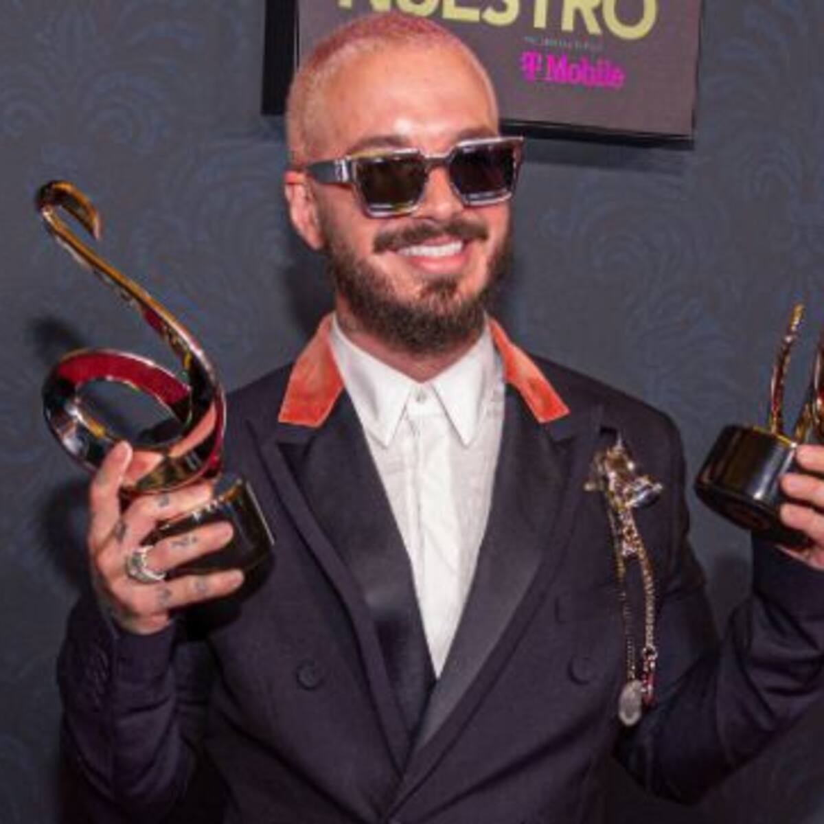 J Balvin recibe homenaje como "Icono Mundial" en Premios Lo Nuestro